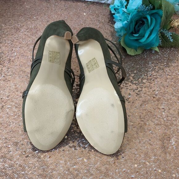 Journee Samara Olive Bootie - Picture 5 of 5